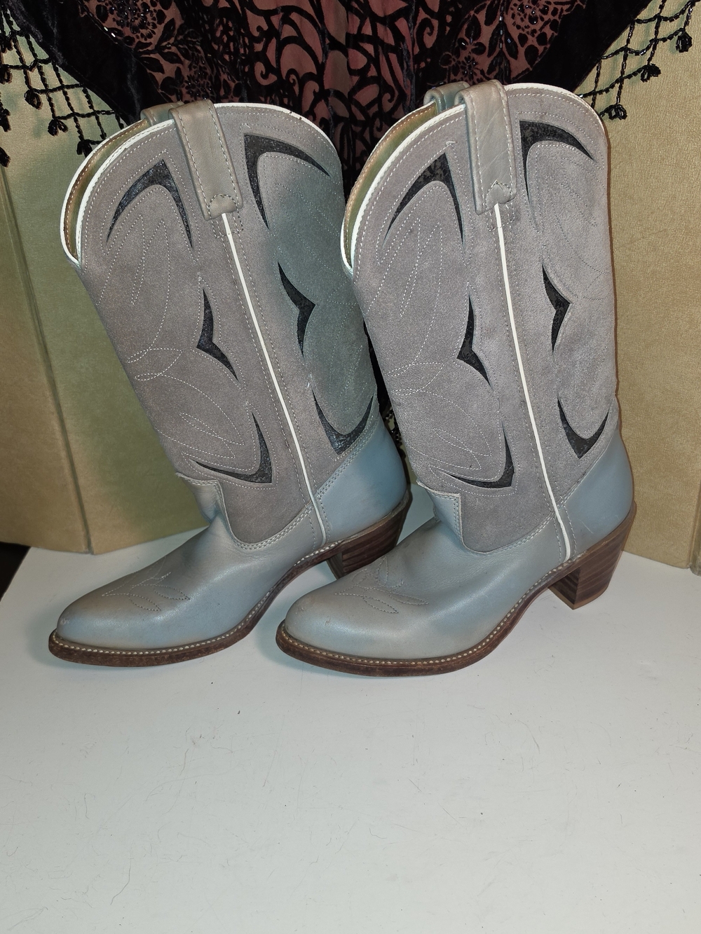 Womenโs Two-Tone Blue/Gray Leather Western Boots Size 7.5
